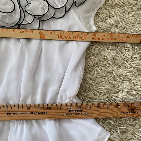 Nikki Italy women's white Sleeveless blouse, size 7(M) Crinkle Ruffles boho - Picture 8 of 15